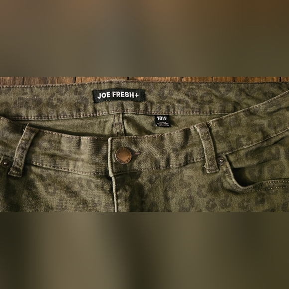 Joe Fresh Green Patterned Cargo Pants - Picture 3 of 5